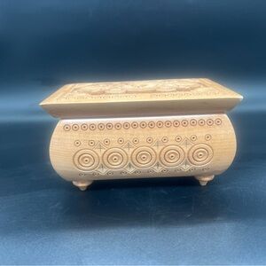 Carved Wooden Geometric Circles Feet Jewelry Keepsake Box Chest Hinged Lid Lined